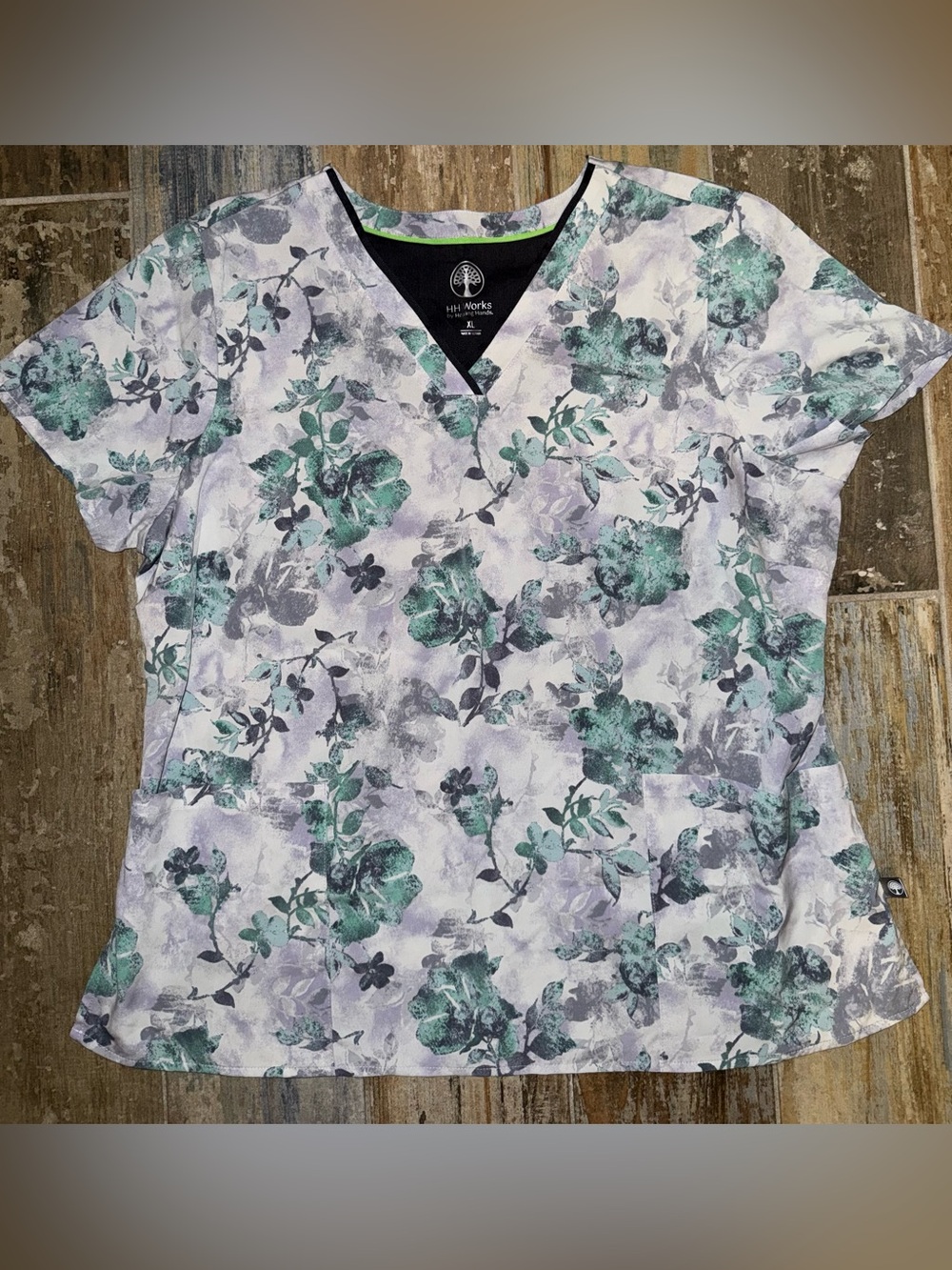 #0037 Women’s HH Works V-neck Scrub Top - Floral XL